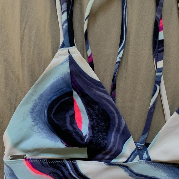 Adorable VS Brallete - Picture 2 of 3